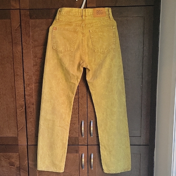 NWOT BDG Yellow Straight Leg Women's Jeans - Picture 4 of 9